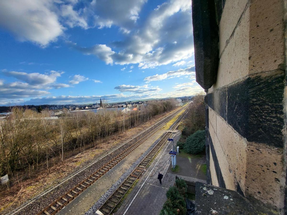 Wohnen wie im Schloss - Alter Bahnhof von Kruft Exterior foto